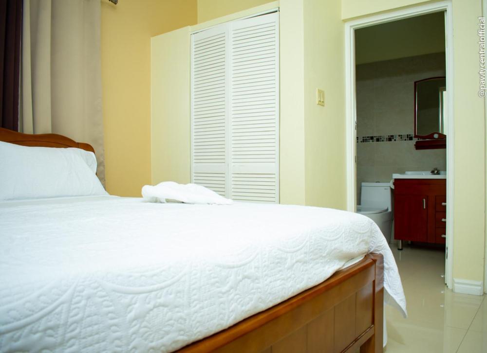 Ivs Bed And Breakfast Kingston Exterior photo